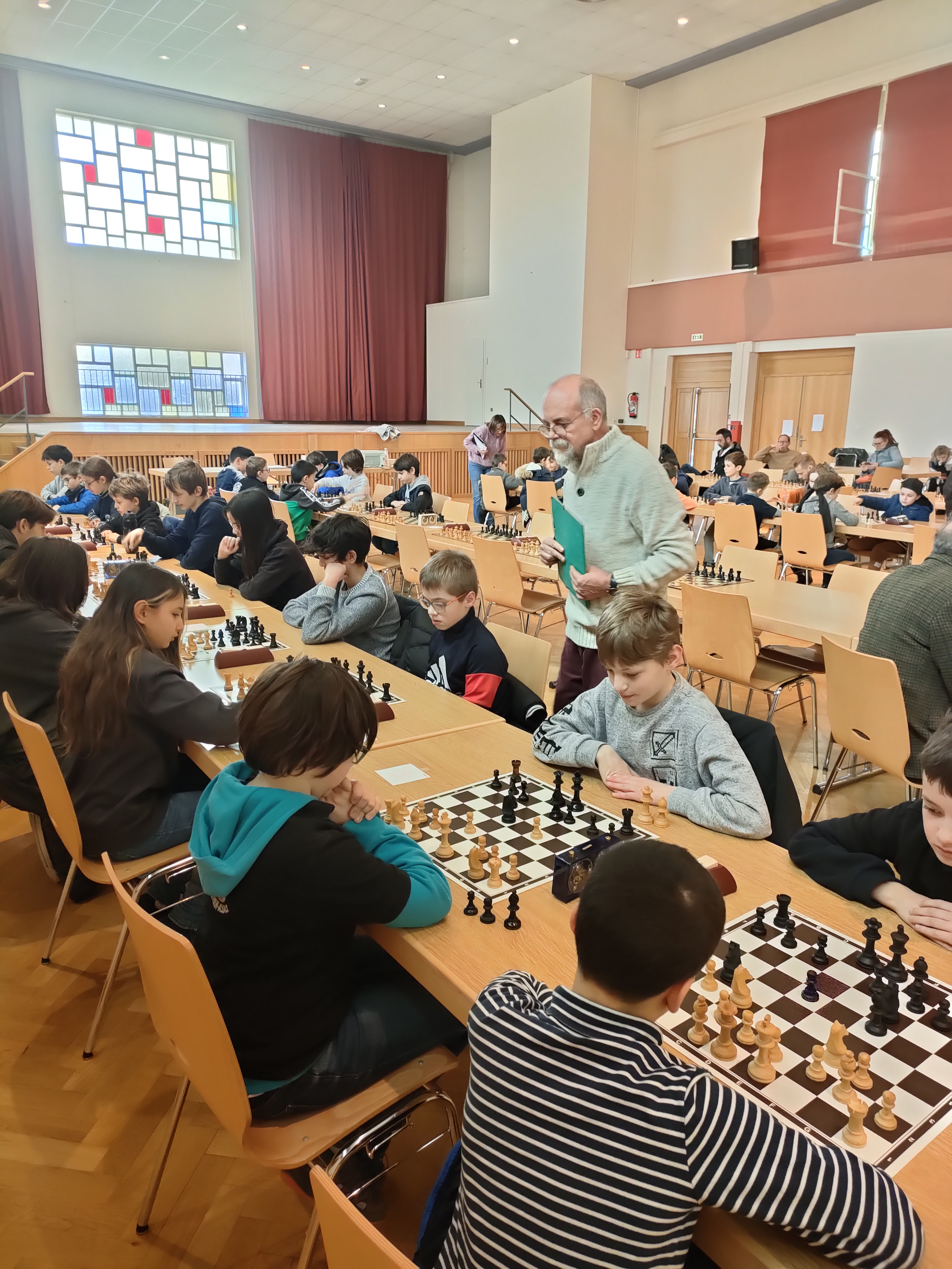 jeu d'echecs sur une table