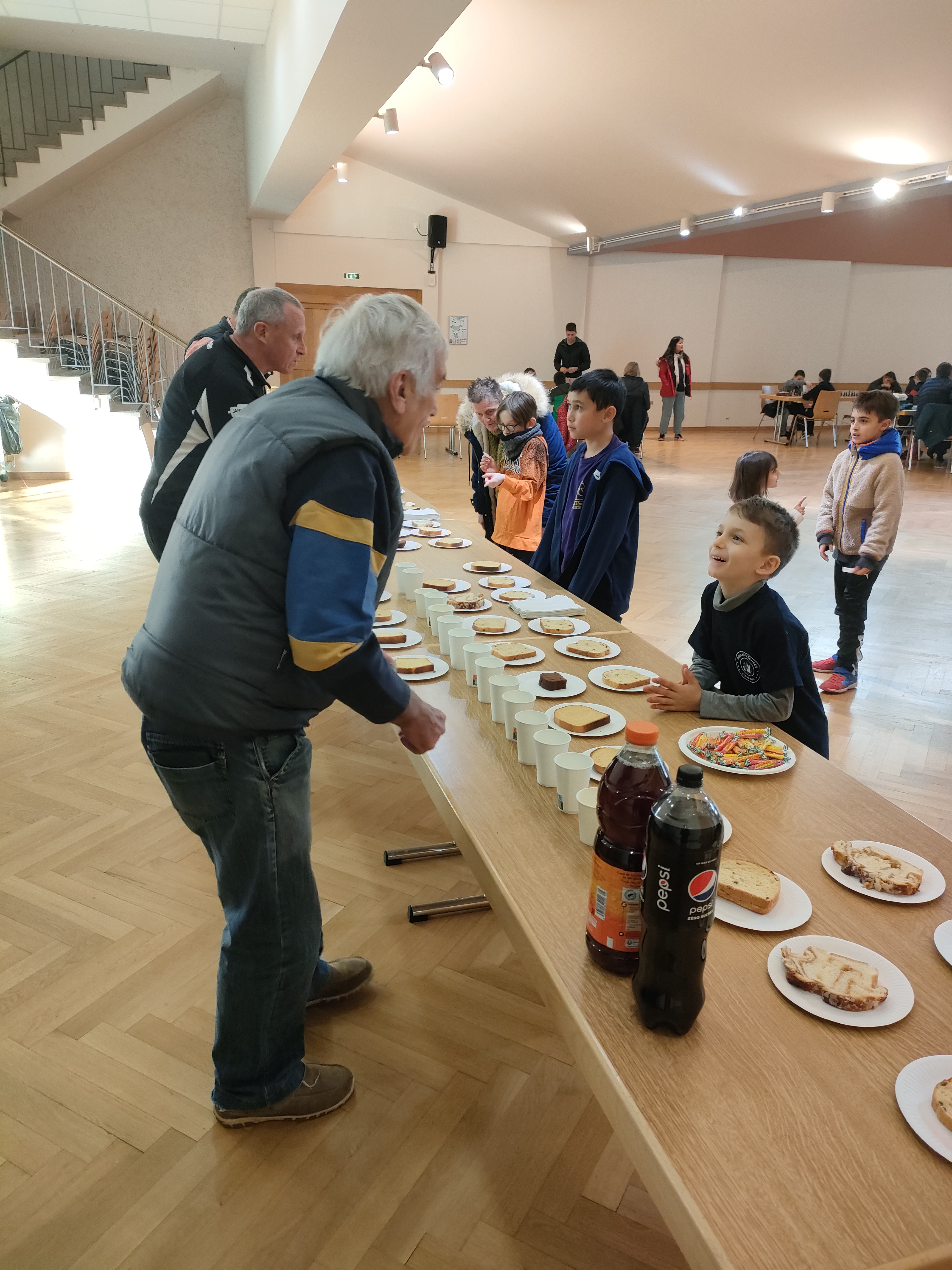 jeu d'echecs sur une table